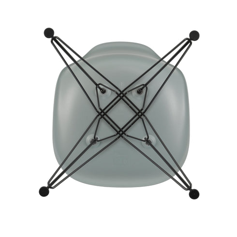 Cadeira Eames DSR em Plástico / Base Preta